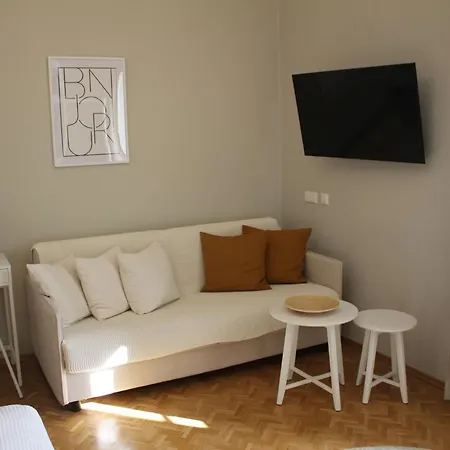 Апартаменти Gemuetliche In Geidorf Mit Garten- Grazer Dom In Der Naehe By Interhome Грац