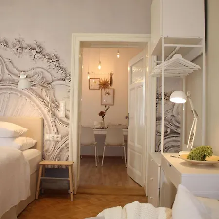 Gemuetliche In Geidorf Mit Garten- Grazer Dom In Der Naehe By Interhome Апартаменти Грац