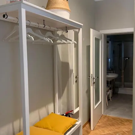Gemuetliche In Geidorf Mit Garten- Grazer Dom In Der Naehe By Interhome Апартаменти Грац