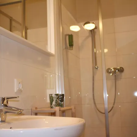 Gemuetliche In Geidorf Mit Garten- Grazer Dom In Der Naehe By Interhome Апартаменти Грац